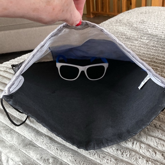 Cascade Bay Waterpark Adjustable String Backpack 🎒 + Sunglasses 😎 🏊♂️🌞 NWOT - Picture 7 of 9